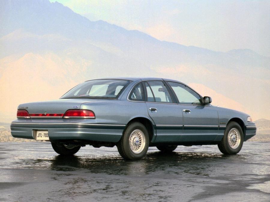  Ford Crown Victoria 1993 года  (фото 3 из 4)